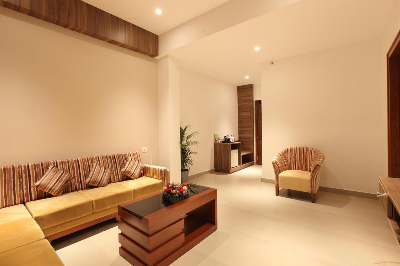 Hotel Maria Park Muvattupuzha Екстер'єр фото